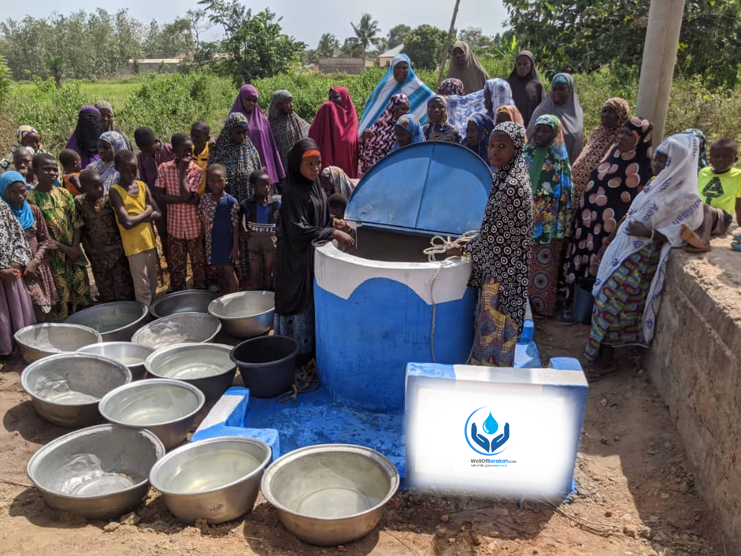 Großer traditioneller Wasserbrunnen in Afrika